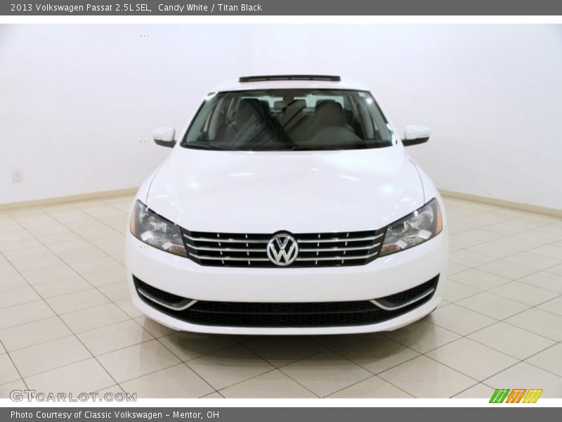 Candy White / Titan Black 2013 Volkswagen Passat 2.5L SEL