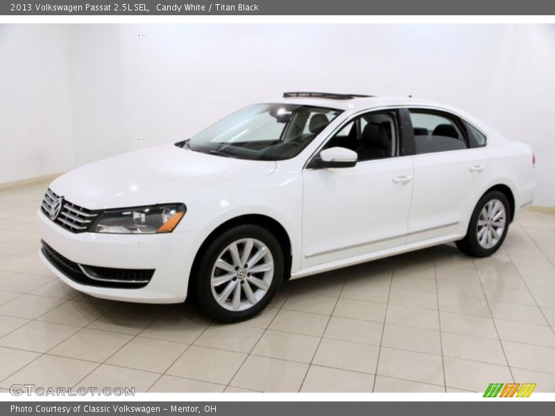 Candy White / Titan Black 2013 Volkswagen Passat 2.5L SEL