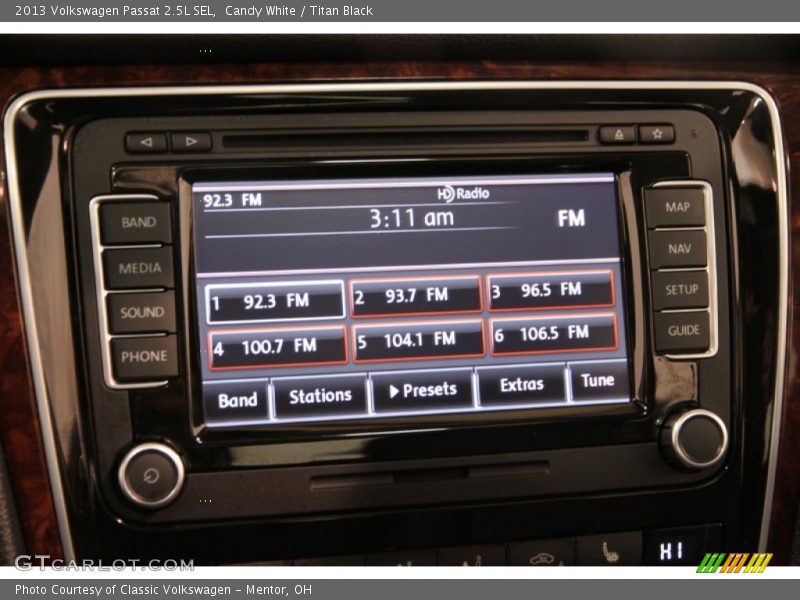 Candy White / Titan Black 2013 Volkswagen Passat 2.5L SEL