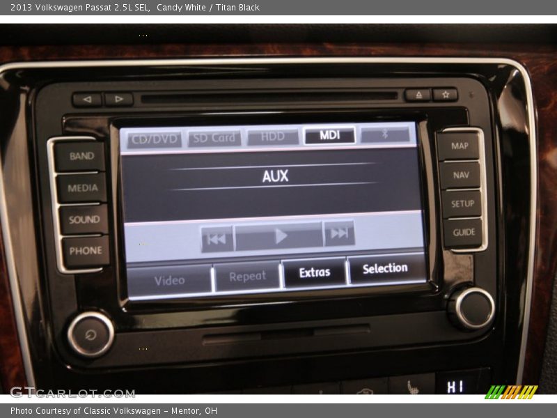 Candy White / Titan Black 2013 Volkswagen Passat 2.5L SEL