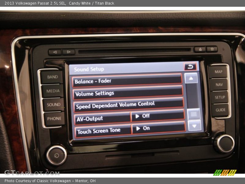 Candy White / Titan Black 2013 Volkswagen Passat 2.5L SEL