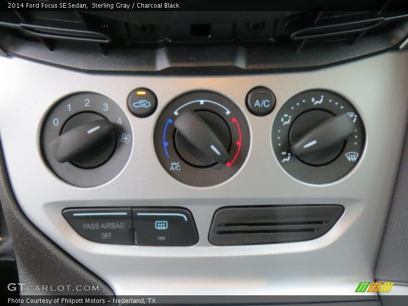 Sterling Gray / Charcoal Black 2014 Ford Focus SE Sedan
