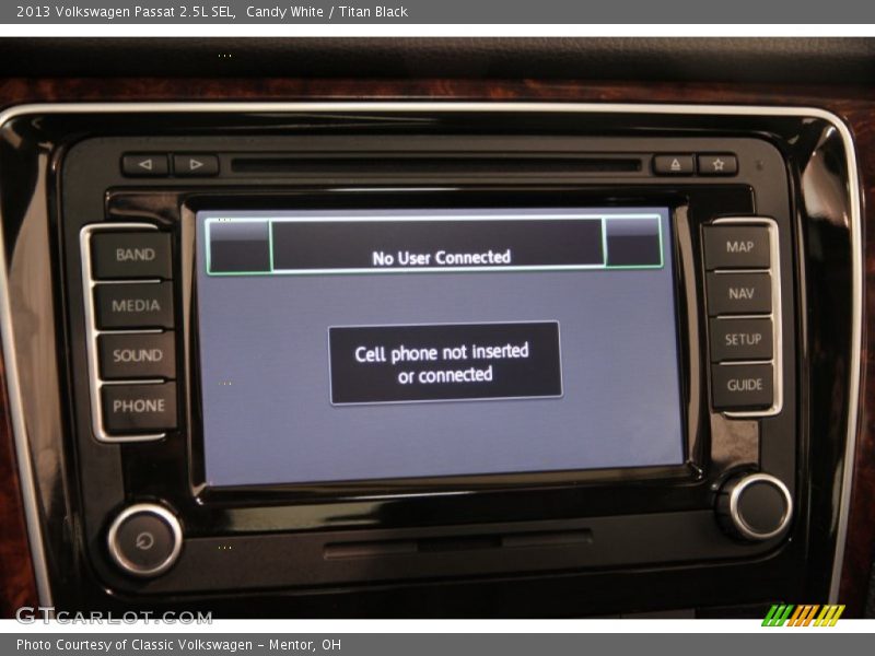 Candy White / Titan Black 2013 Volkswagen Passat 2.5L SEL