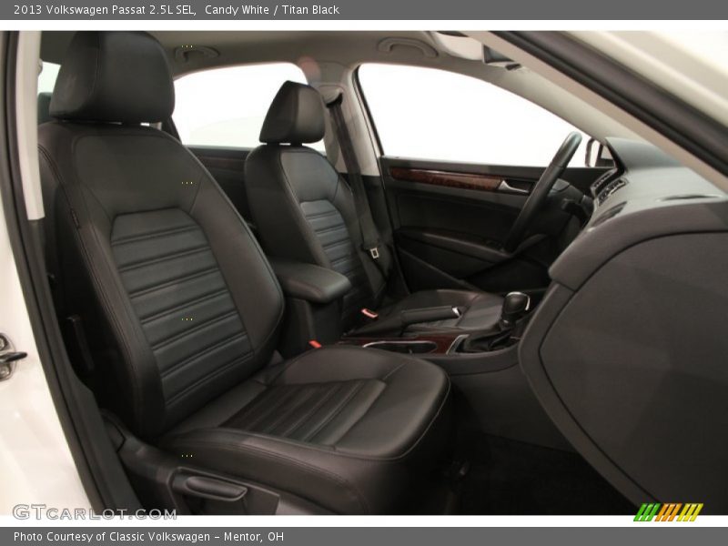 Candy White / Titan Black 2013 Volkswagen Passat 2.5L SEL