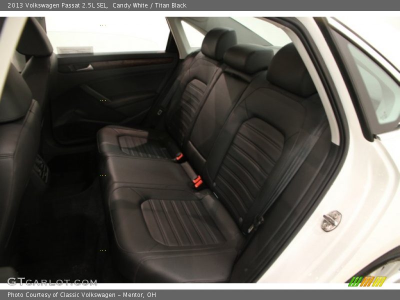 Candy White / Titan Black 2013 Volkswagen Passat 2.5L SEL