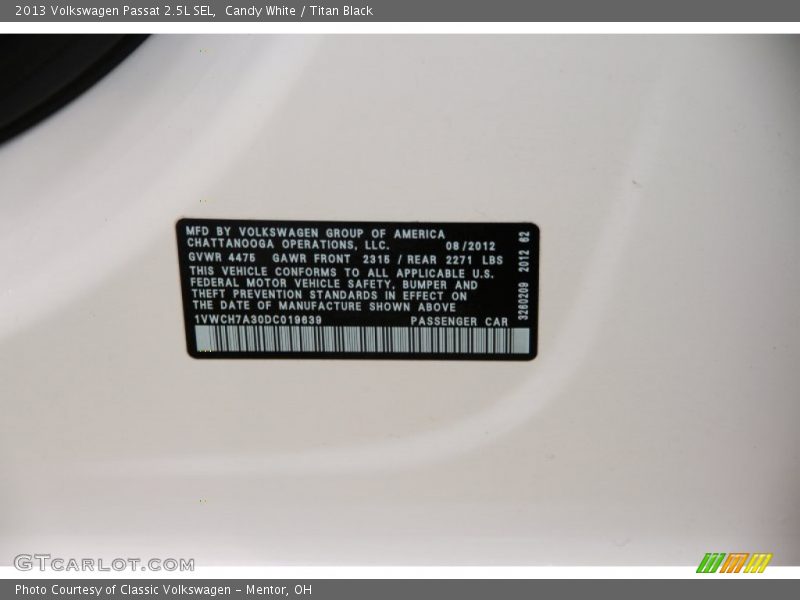 Candy White / Titan Black 2013 Volkswagen Passat 2.5L SEL
