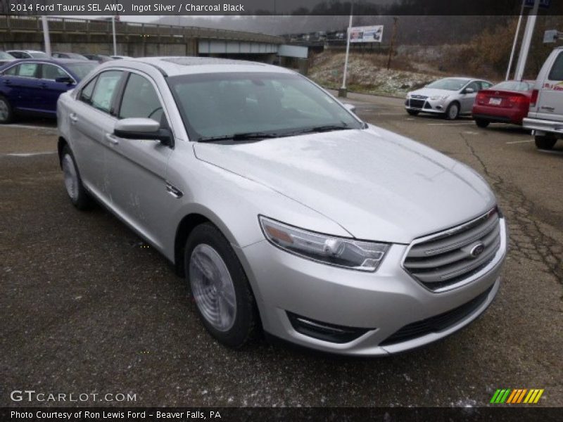 Front 3/4 View of 2014 Taurus SEL AWD