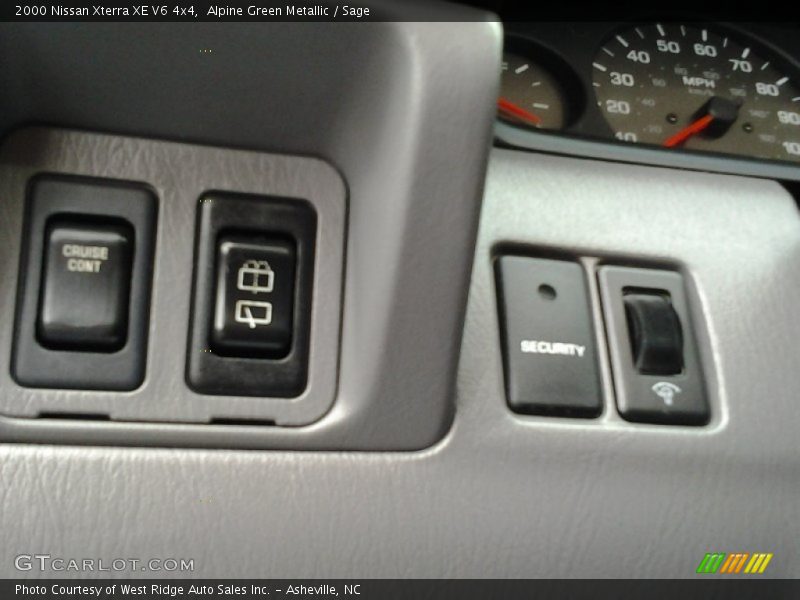 Alpine Green Metallic / Sage 2000 Nissan Xterra XE V6 4x4