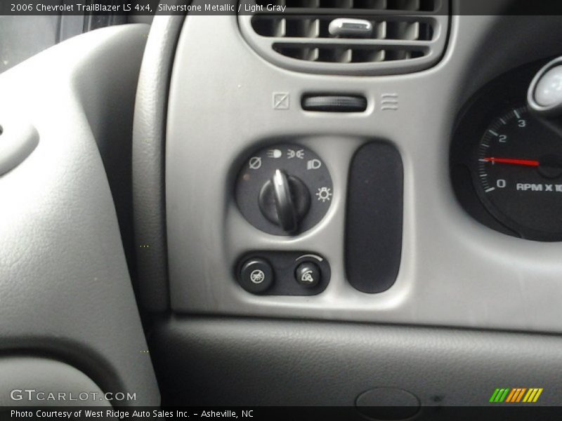 Silverstone Metallic / Light Gray 2006 Chevrolet TrailBlazer LS 4x4