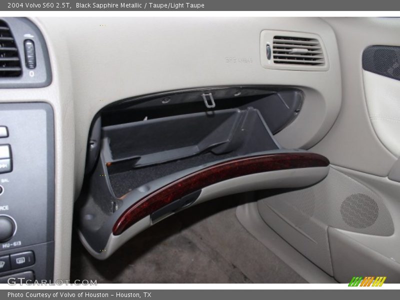 Black Sapphire Metallic / Taupe/Light Taupe 2004 Volvo S60 2.5T