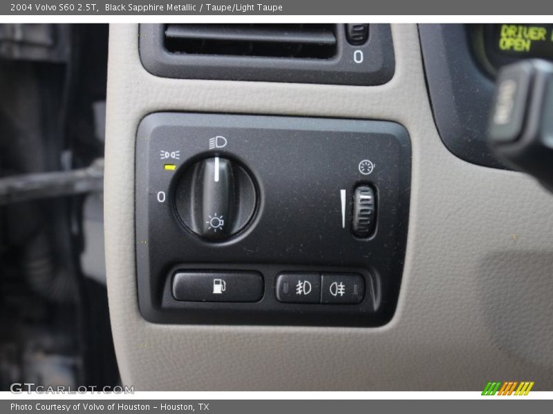 Black Sapphire Metallic / Taupe/Light Taupe 2004 Volvo S60 2.5T