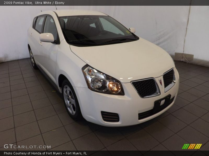 Ultra White / Ebony 2009 Pontiac Vibe