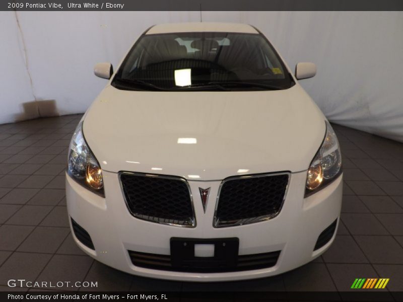 Ultra White / Ebony 2009 Pontiac Vibe