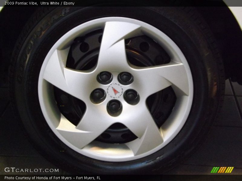 Ultra White / Ebony 2009 Pontiac Vibe