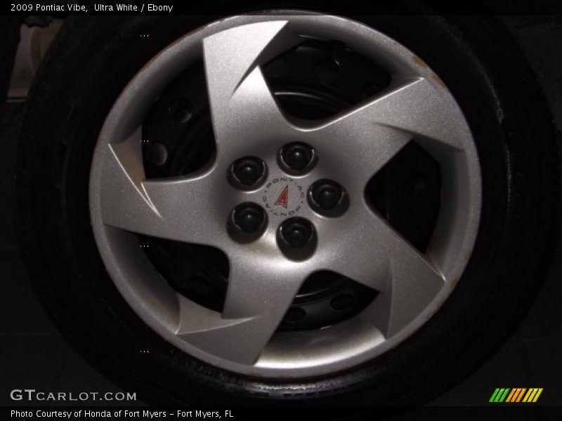Ultra White / Ebony 2009 Pontiac Vibe