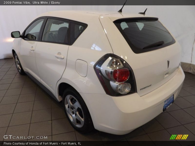 Ultra White / Ebony 2009 Pontiac Vibe