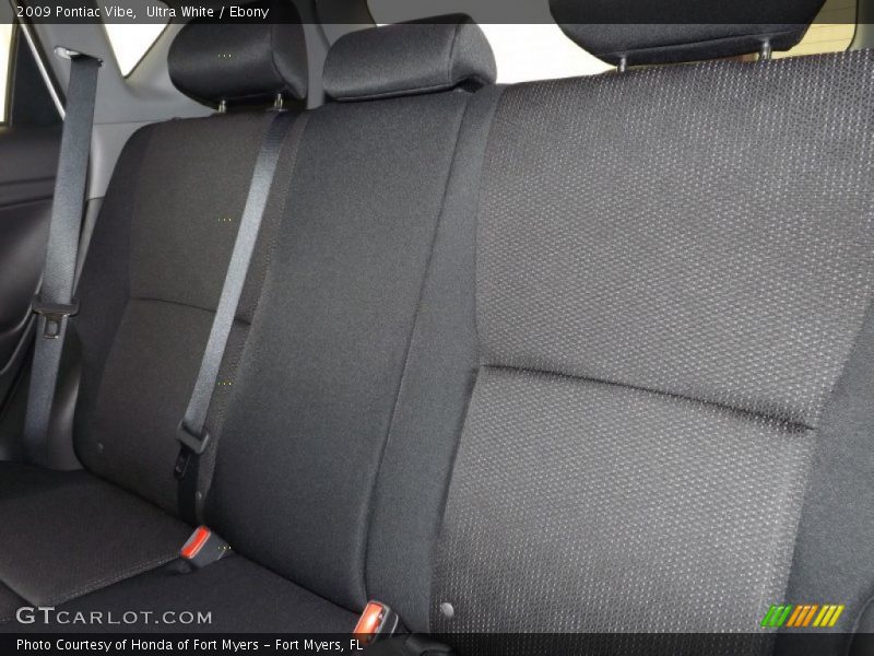 Ultra White / Ebony 2009 Pontiac Vibe