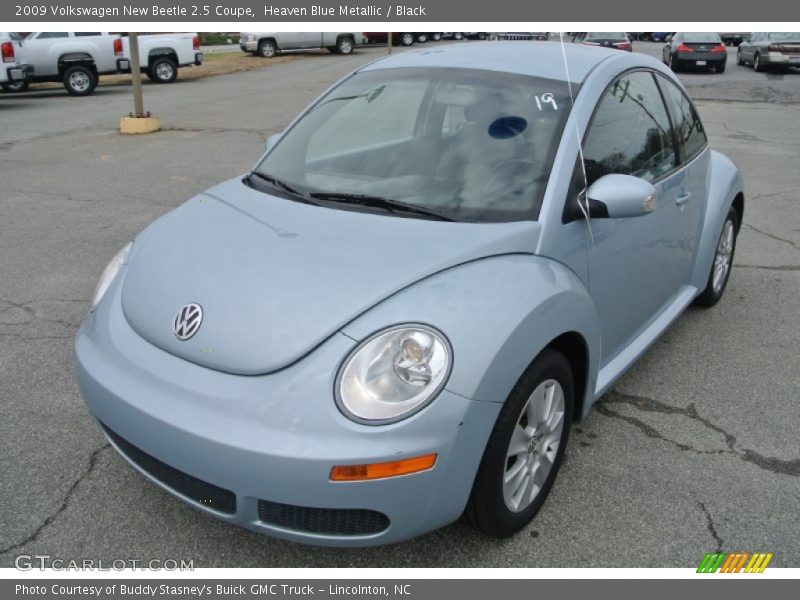 Front 3/4 View of 2009 New Beetle 2.5 Coupe