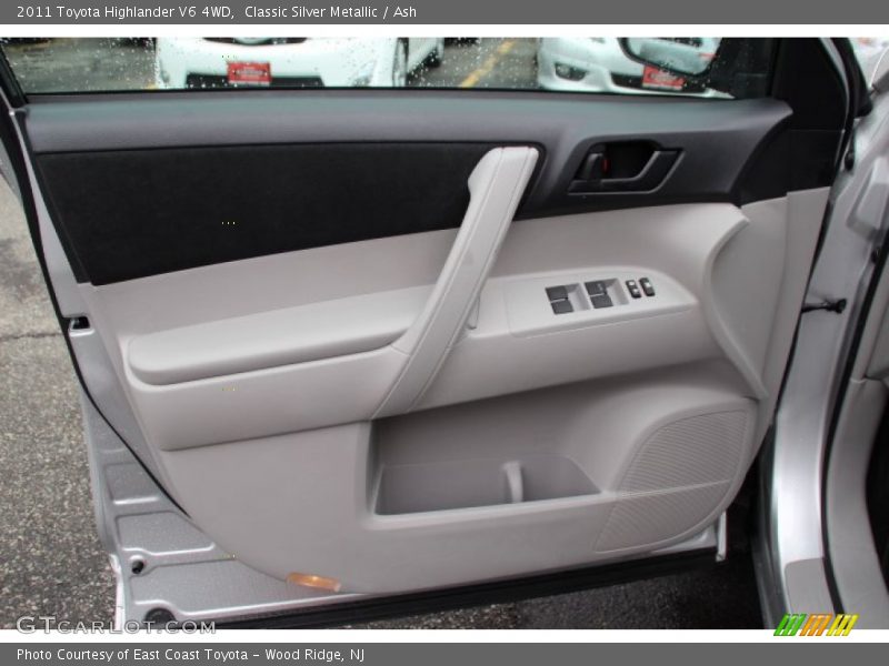 Classic Silver Metallic / Ash 2011 Toyota Highlander V6 4WD