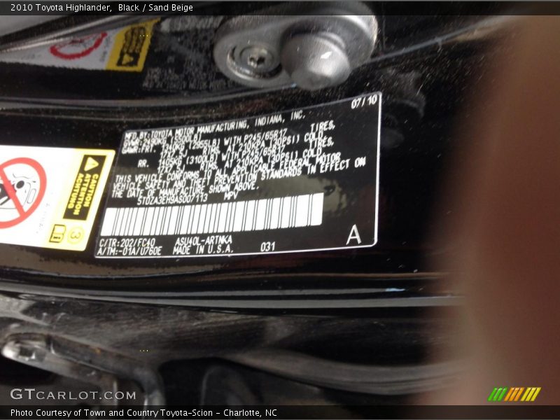 Black / Sand Beige 2010 Toyota Highlander