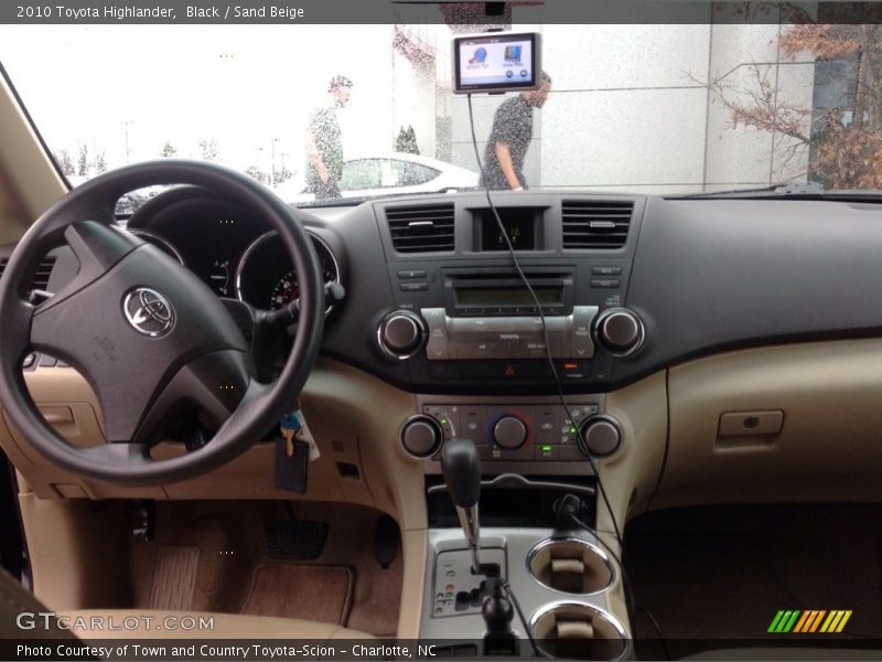 Black / Sand Beige 2010 Toyota Highlander