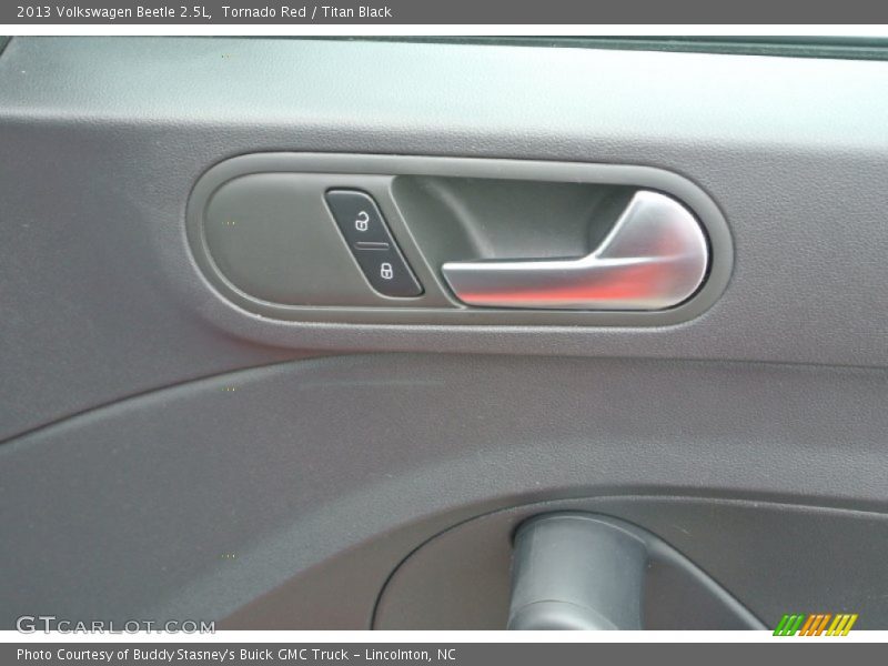 Tornado Red / Titan Black 2013 Volkswagen Beetle 2.5L