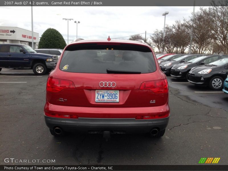 Garnet Red Pearl Effect / Black 2007 Audi Q7 4.2 quattro