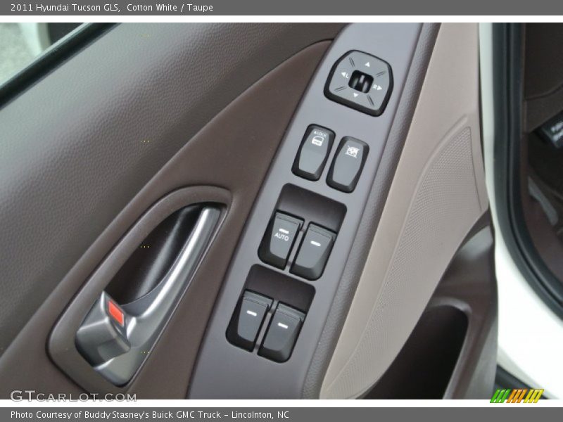 Cotton White / Taupe 2011 Hyundai Tucson GLS
