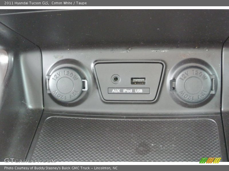 Cotton White / Taupe 2011 Hyundai Tucson GLS