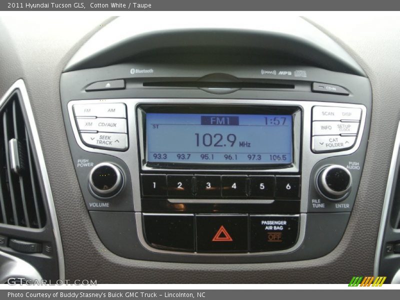 Cotton White / Taupe 2011 Hyundai Tucson GLS