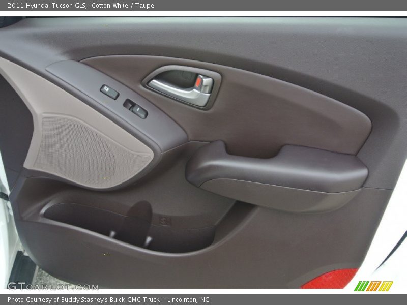 Cotton White / Taupe 2011 Hyundai Tucson GLS
