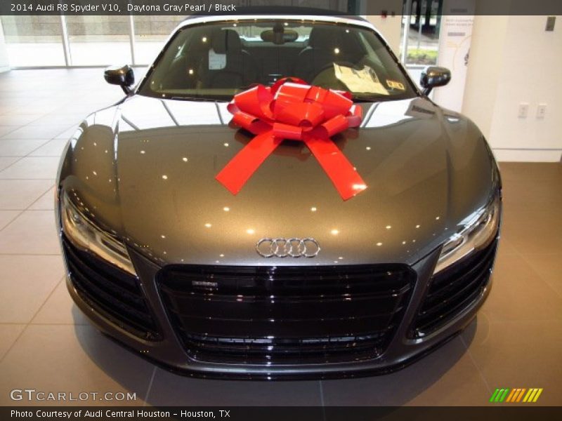  2014 R8 Spyder V10 Daytona Gray Pearl