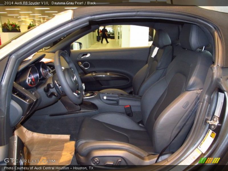 Front Seat of 2014 R8 Spyder V10