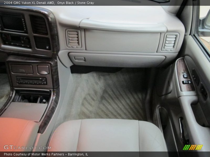 Onyx Black / Stone Gray 2004 GMC Yukon XL Denali AWD