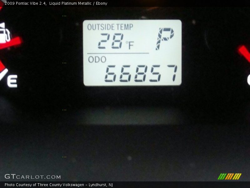 Liquid Platinum Metallic / Ebony 2009 Pontiac Vibe 2.4