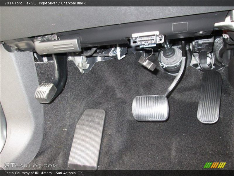 Ingot Silver / Charcoal Black 2014 Ford Flex SE