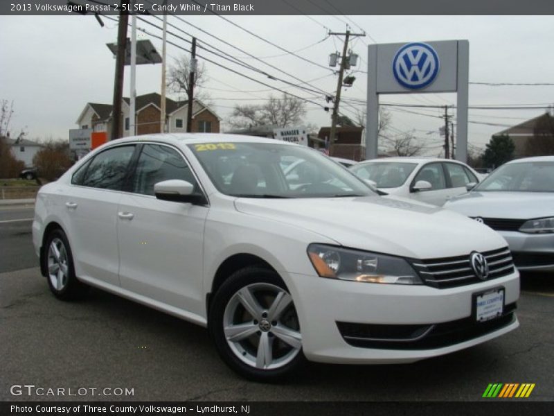 Candy White / Titan Black 2013 Volkswagen Passat 2.5L SE