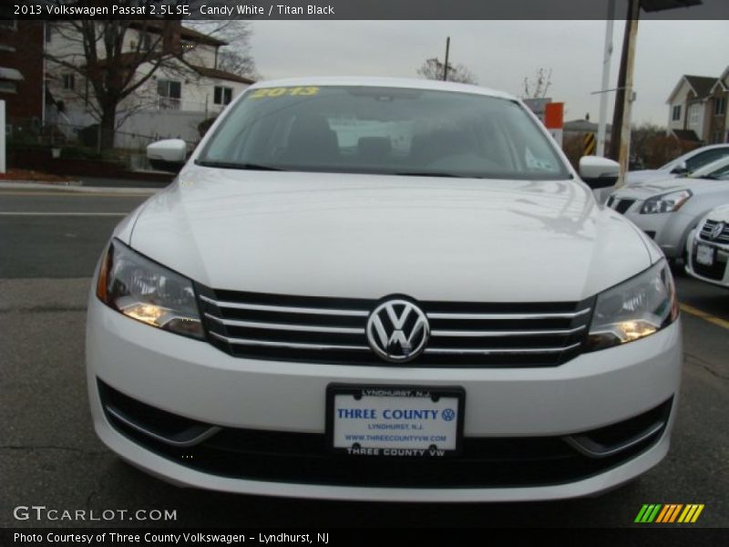 Candy White / Titan Black 2013 Volkswagen Passat 2.5L SE