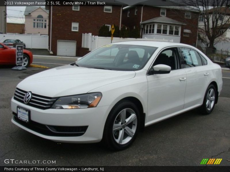 Candy White / Titan Black 2013 Volkswagen Passat 2.5L SE