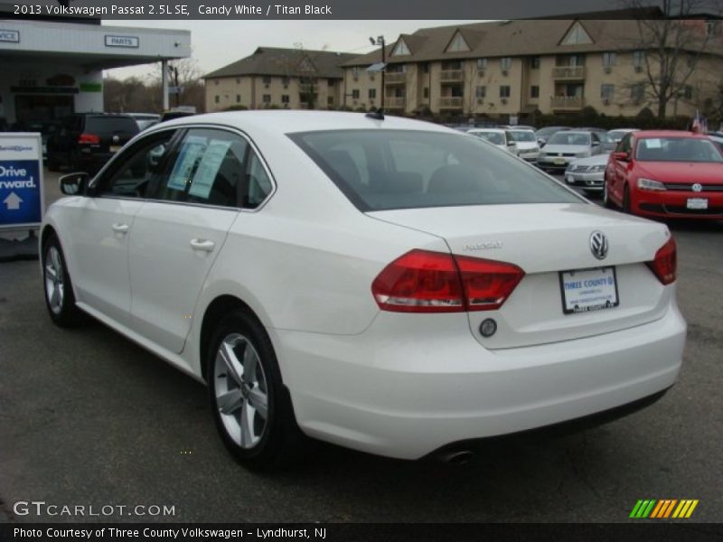 Candy White / Titan Black 2013 Volkswagen Passat 2.5L SE