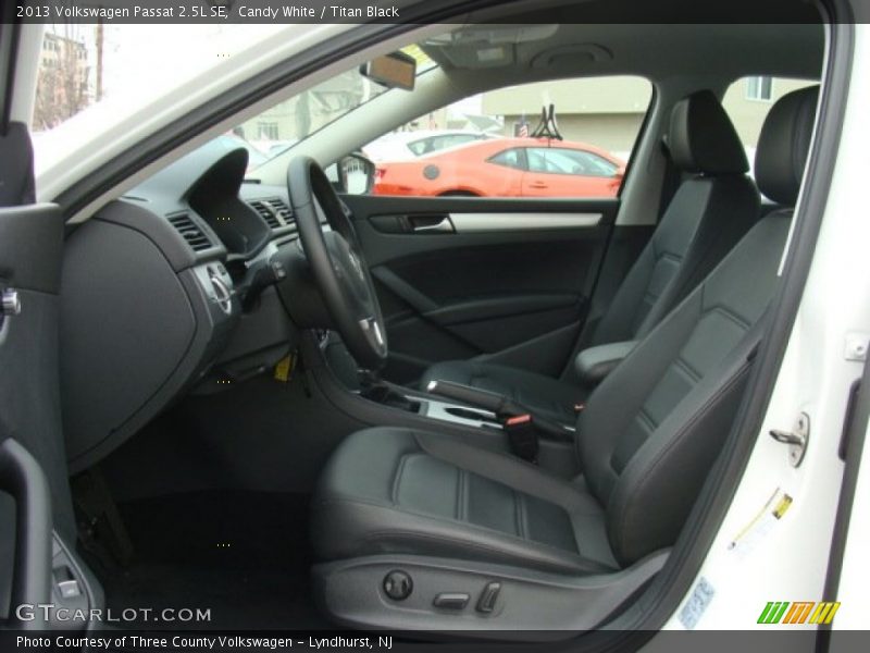 Candy White / Titan Black 2013 Volkswagen Passat 2.5L SE
