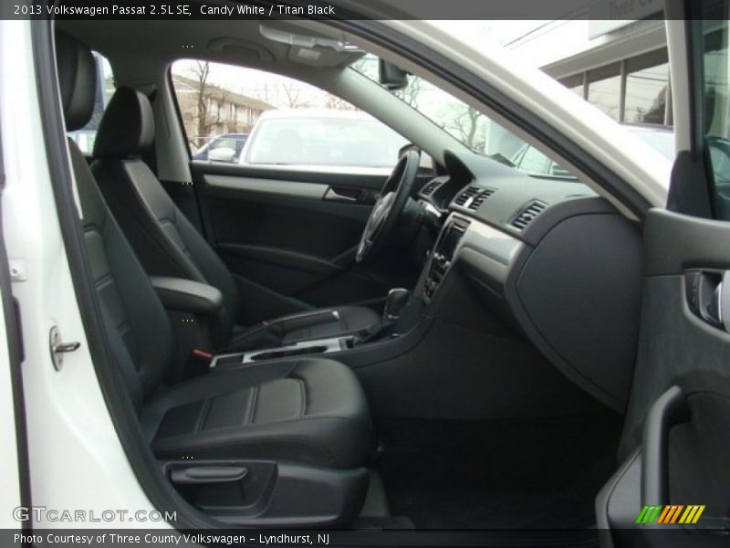 Candy White / Titan Black 2013 Volkswagen Passat 2.5L SE