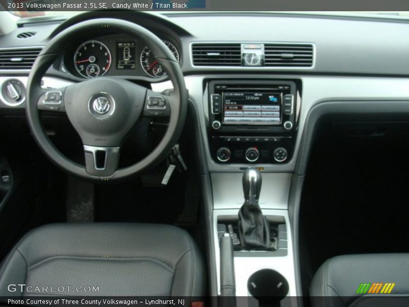Candy White / Titan Black 2013 Volkswagen Passat 2.5L SE