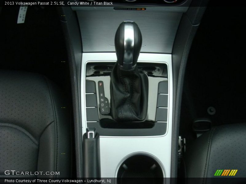 Candy White / Titan Black 2013 Volkswagen Passat 2.5L SE