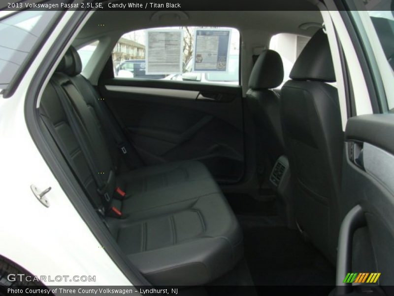 Candy White / Titan Black 2013 Volkswagen Passat 2.5L SE
