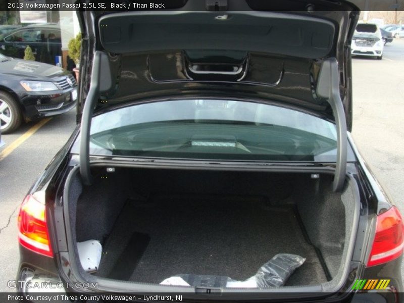 Black / Titan Black 2013 Volkswagen Passat 2.5L SE