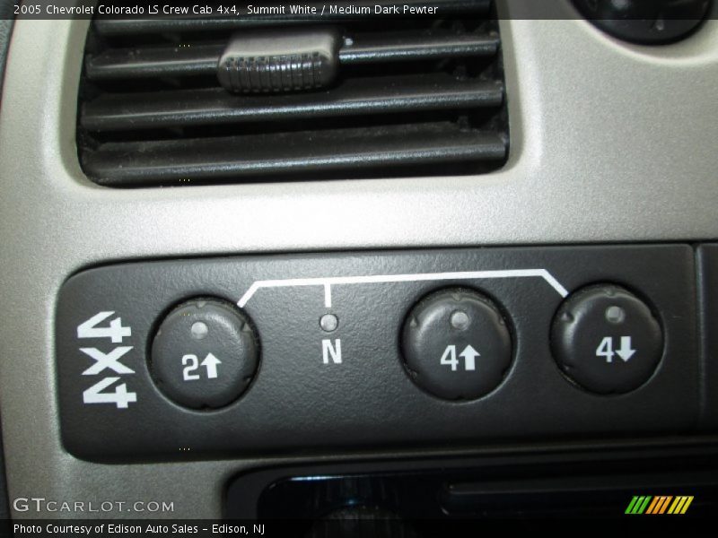 Summit White / Medium Dark Pewter 2005 Chevrolet Colorado LS Crew Cab 4x4