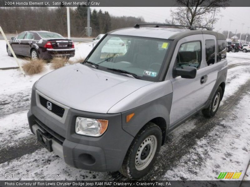 Front 3/4 View of 2004 Element LX