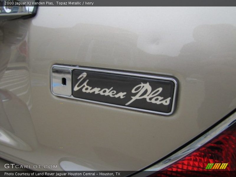 Topaz Metallic / Ivory 2000 Jaguar XJ Vanden Plas