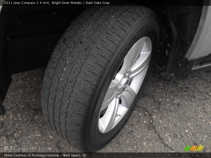 Bright Silver Metallic / Dark Slate Gray 2011 Jeep Compass 2.4 4x4